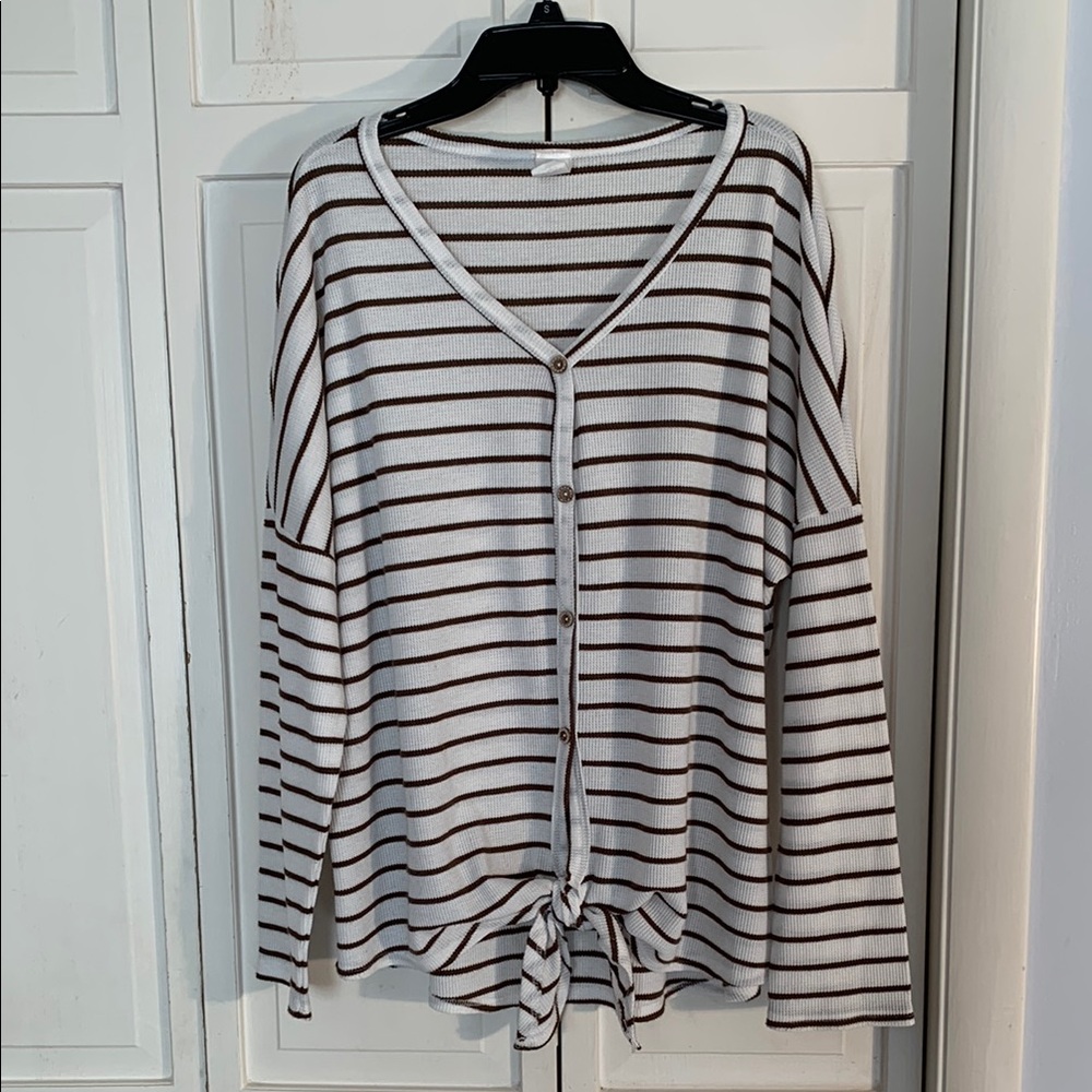 Brenda’s Waffle Knit Striped V-Neck Button-Up Top EUC